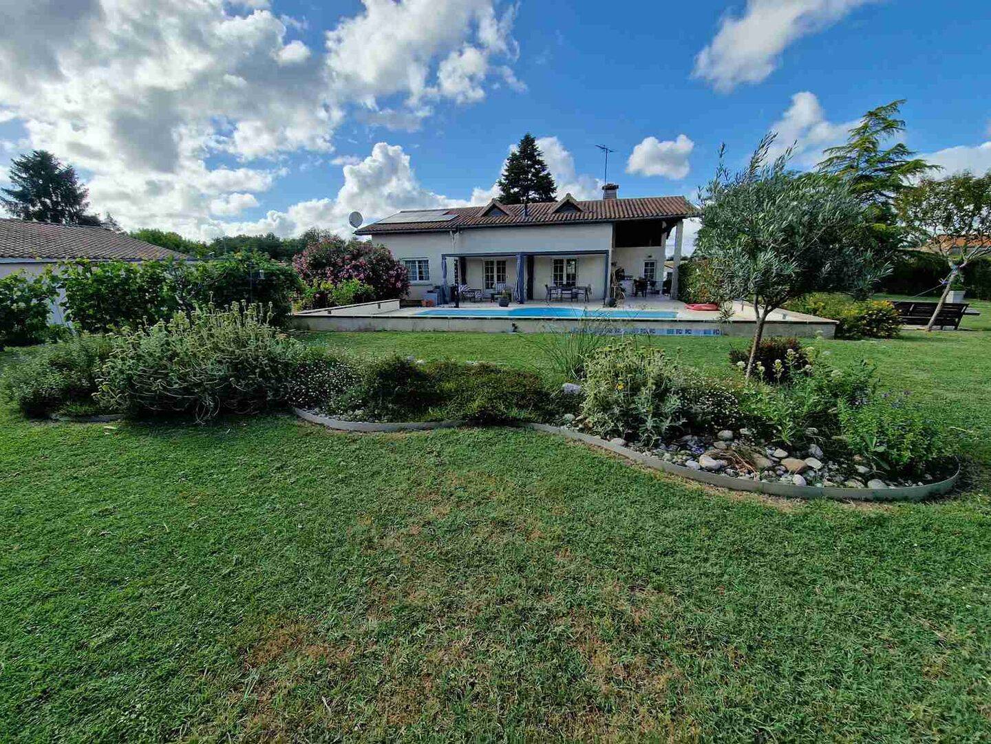 Maison 5 pièces 115 m² · à Prignac-Et-Marcamps · 115 m² · 299 000 €