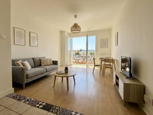 Appartement à vendre 159 000 € 3 pièces 2 chambres 56 m² RDC/9 Aguillon Toulon 83000