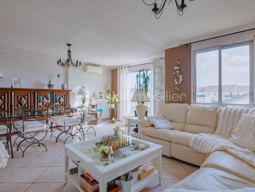 Appartement à vendre 285 000 € 4 pièces 2 chambres 80,6 m² Étage 4/4 Bonneveau Décines-Charpieu 69150