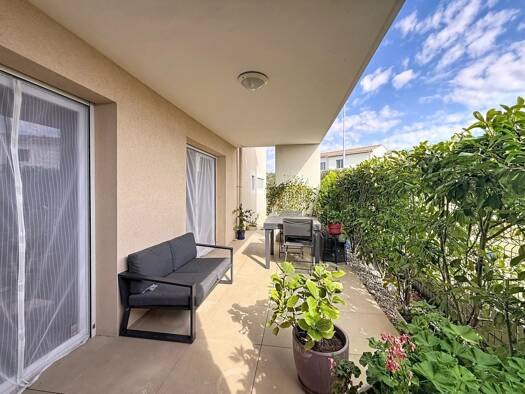 Appartement à louer 1 520 € 3 pièces 2 chambres 69,3 m² RDC Le Grimond-Plateaux Fleuris-Valliere Saint-Laurent-du-Var 06700