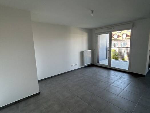 Appartement à louer 849 € 3 pièces 2 chambres 65,4 m² Étage 1/6 Cités Thonon-les-Bains 74200