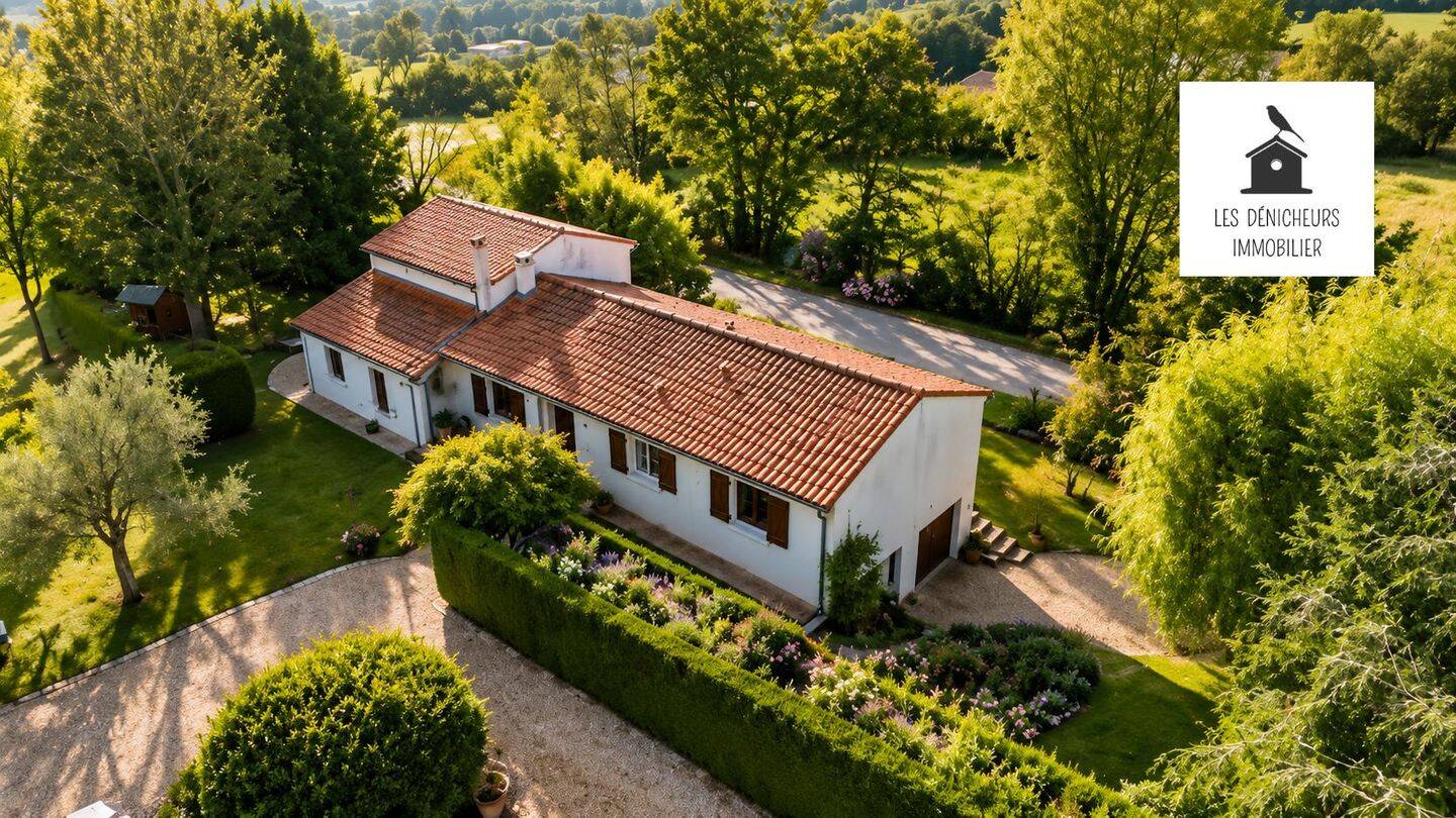 Maison 5 pièces 168 m² · à Brioux-sur-Boutonne · 168 m² · 242 000 €