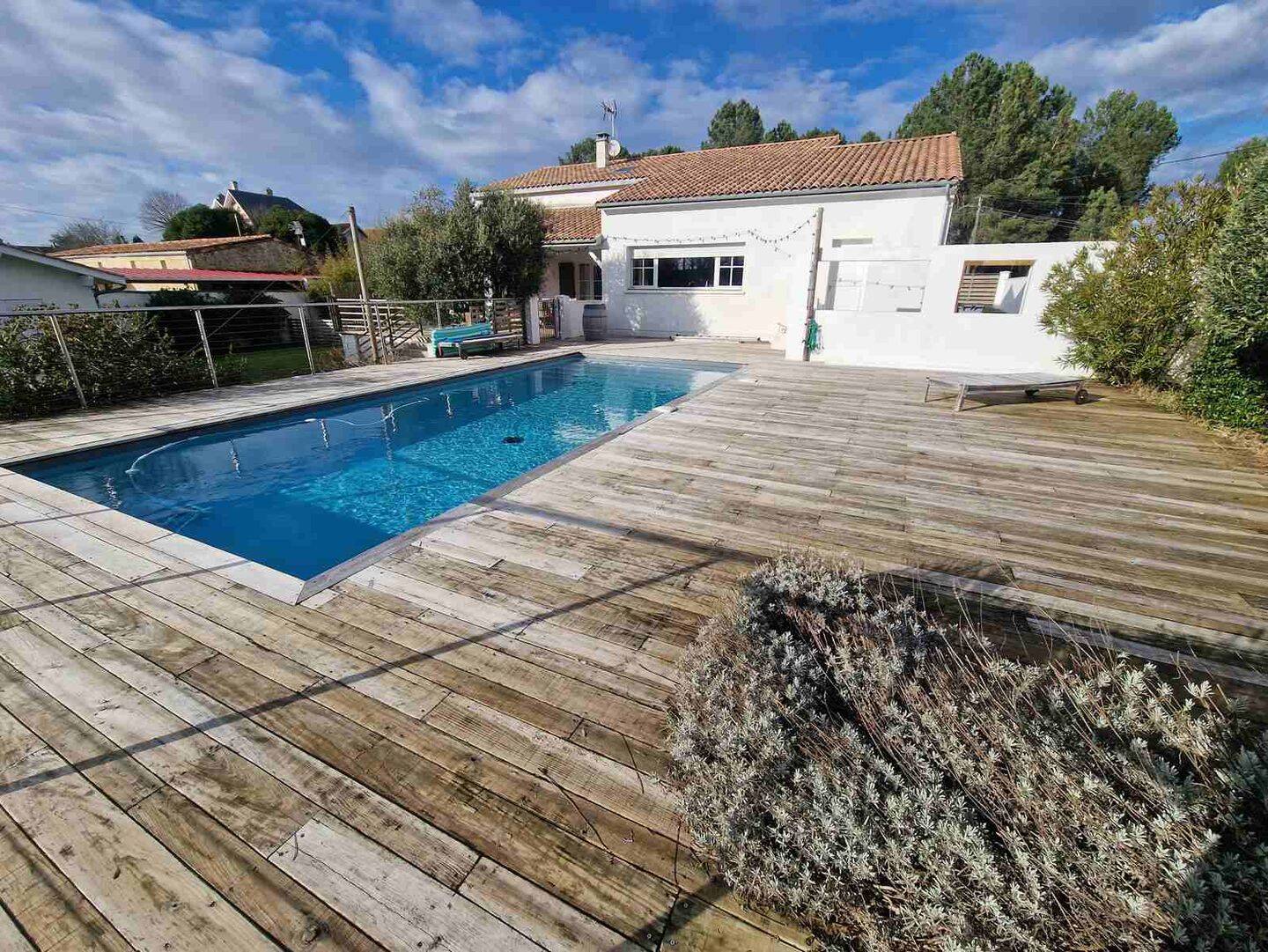 Maison 5 pièces 228 m² · à Pugnac · 228 m² · 378 000 €