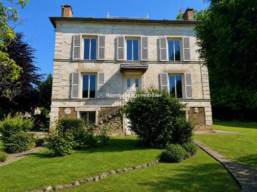 Maison à vendre 1 995 000 € 9 pièces 4 chambres 190 m² 5 027 m² de terrain Bourg-La Feuillaume Nord La Celle-Saint-Cloud 78170