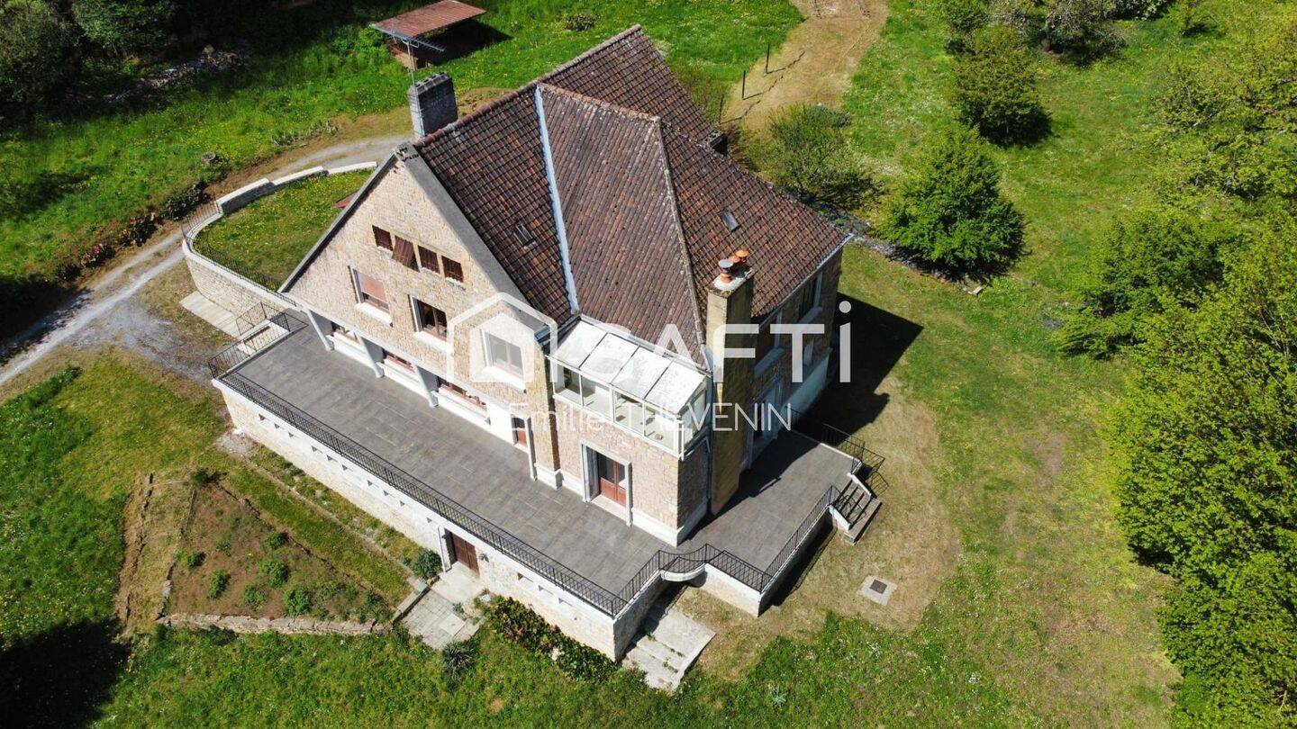 Maison 11 pièces 298 m² · à Sedan · 298 m² · 327 600 €