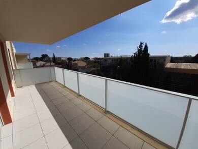 Appartement à louer 1 155 € 4 pièces 3 chambres 98 m² 1er étage Beausoleil Nimes 30000