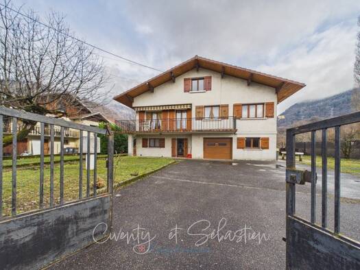Maison à vendre 329 000 € 8 pièces 7 chambres 161 m² 975 m² de terrain Conflans Albertville 73200