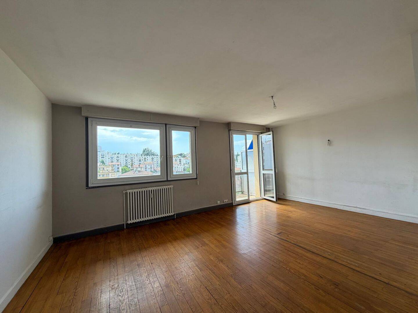 Appartement 3 pièces 67 m² · à Saint-Étienne · 66,9 m² · 90 000 €