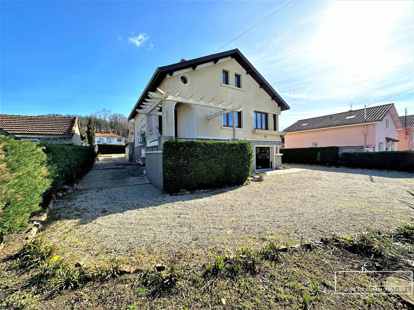 Maison 8 pièces 210 m² · à Saint-Maurice-l'Exil · 210 m² · 255 000 €