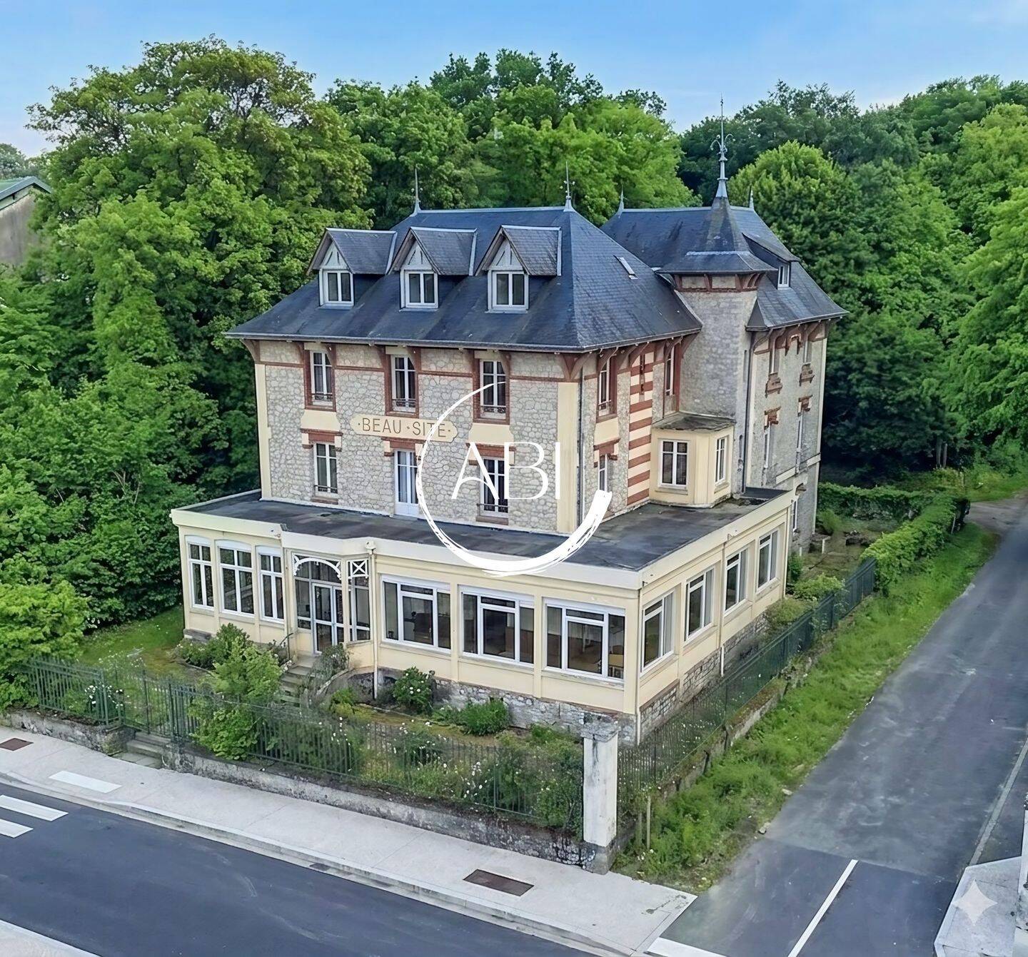 Maison 26 pièces 597 m² · à Bagnoles de l'Orne Normandie · 597 m² · 545 000 €