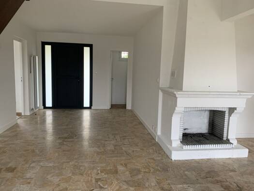 Maison à louer 1 000 € 6 pièces 5 chambres 120 m² Pontivy 56300