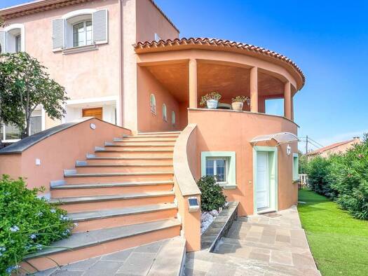 Maison à vendre 749 500 € 8 pièces 4 chambres 232 m² 700 m² de terrain San-Martino-di-Lota 20200