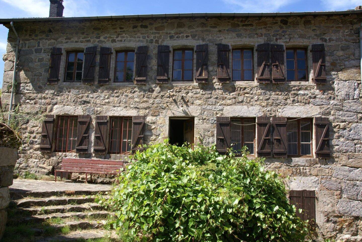 Grande maison en pierres