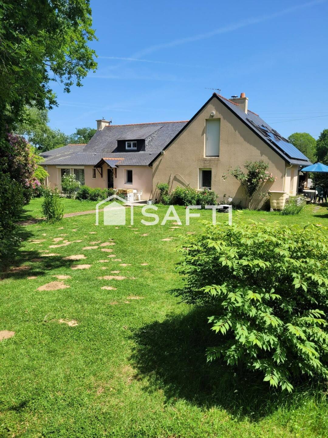 Maison 9 pièces 207 m² · à Saint-Hernin · 207 m² · 248 000 €