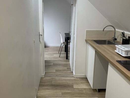 Appartement à louer 850 € 2 pièces 1 chambre 30 m² Étage 4/4 Centre Ville Suresnes 92150