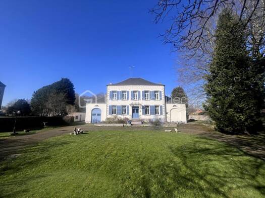 Demeure à vendre 650 000 € 11 pièces 5 chambres 324,5 m² 1 844 m² de terrain Sud Ouest Ferrière-la-Grande 59680