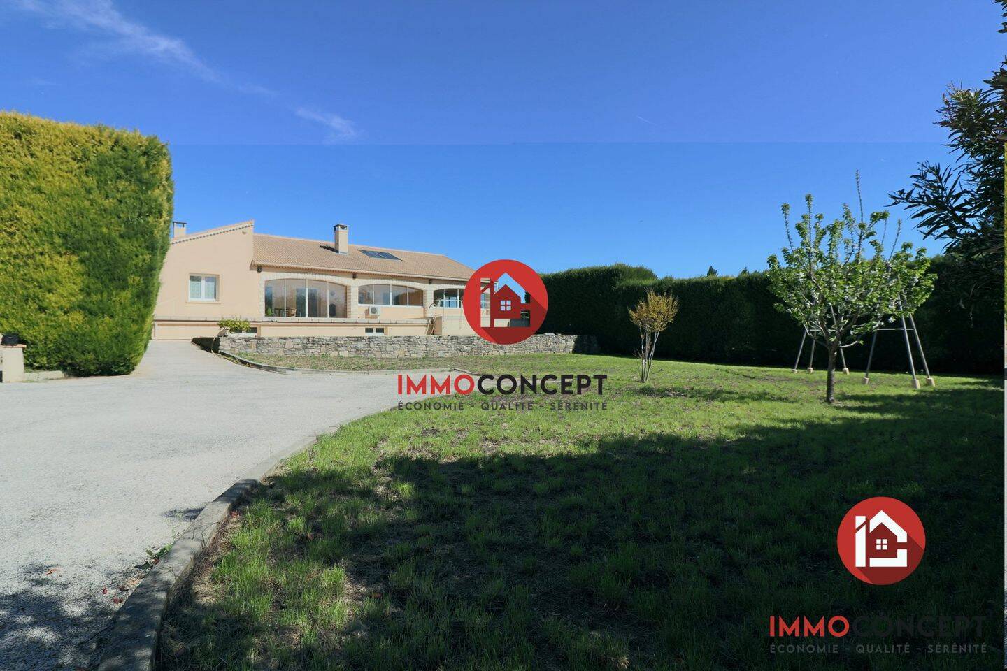 Maison 8 pièces 214 m² · à Laudun-l'Ardoise · 214 m² · 420 000 €