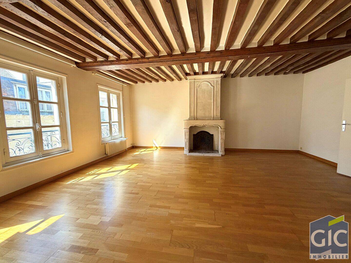 Appartement 3 pièces 123 m² · à Caen · 122,7 m² · 1 200 €