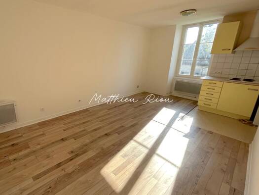 Immeuble à vendre 130 000 € 153 m² Sud La Souterraine 23300