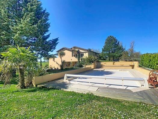 Maison de plain-pied à vendre 435 000 € 7 pièces 4 chambres 212 m² 19 680 m² de terrain Castelnau-Barbarens 32450