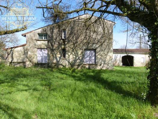 Ferme à vendre 179 000 € 12 pièces 7 chambres 282 m² 5 110 m² de terrain Saint-Germain-d'Esteuil 33340