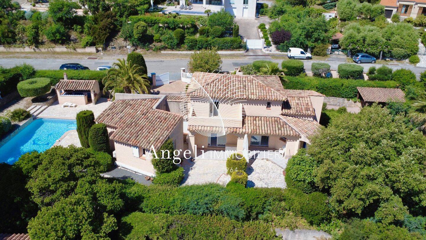 Maison 5 pièces 150 m² · à Roquebrune-sur-Argens · 150 m² · 886 000 €