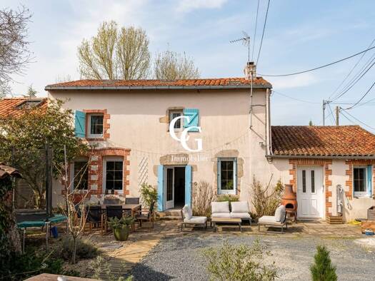 Maison à louer 1 200 € 6 pièces 4 chambres 159 m² 676 m² de terrain Vieillevigne 44116