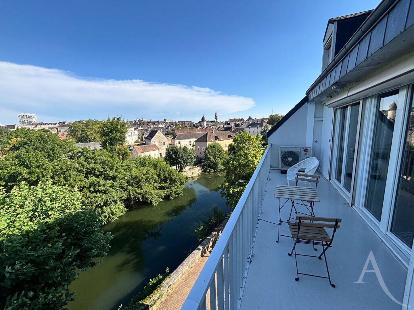 Appartement 4 pièces 130 m² · à Châteauroux · 129,9 m² · 935 €