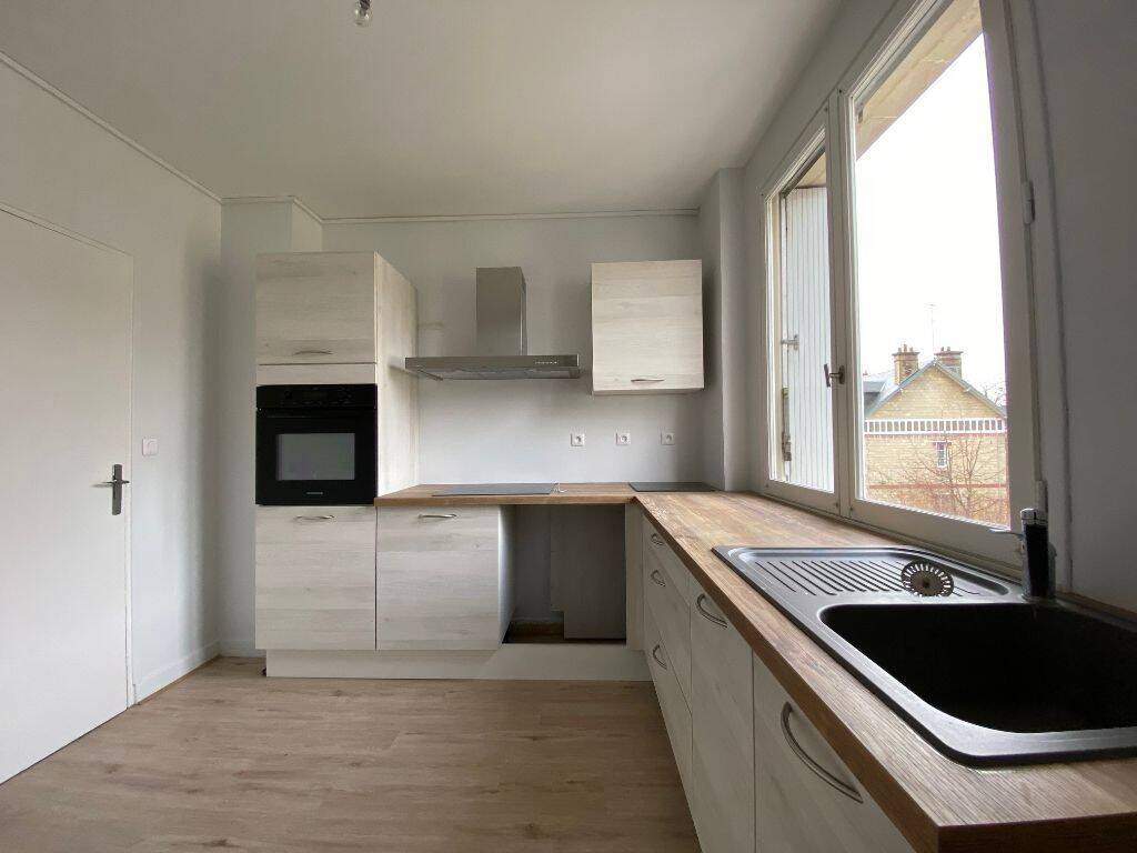 Appartement 2 pièces 84 m² · à Compiègne · 83,7 m² · 1 130 €