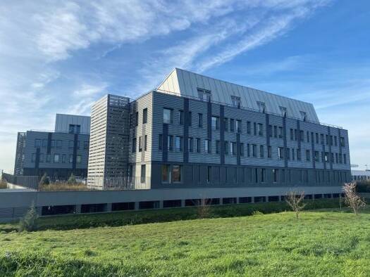 Boutique à louer 8 481 € 592 m² de surface de vente Jonage 69330