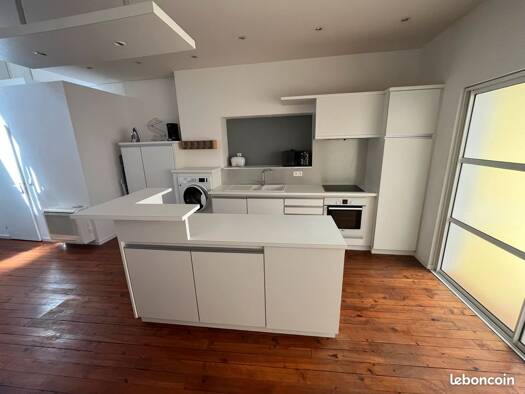 Appartement à louer 898 € 3 pièces 2 chambres 70 m² Étage 2/3 Centre Ville Dax 40100