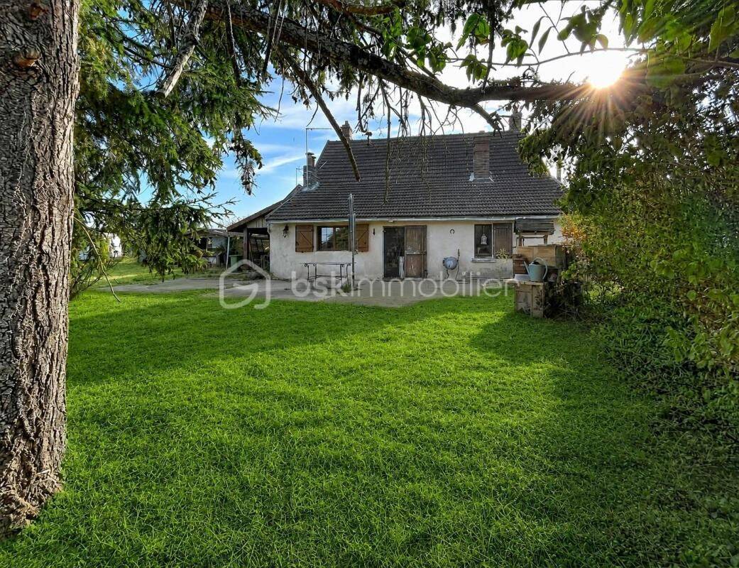 Maison 6 pièces 125 m² · à Charny Orée de Puisaye · 125 m² · 92 000 €