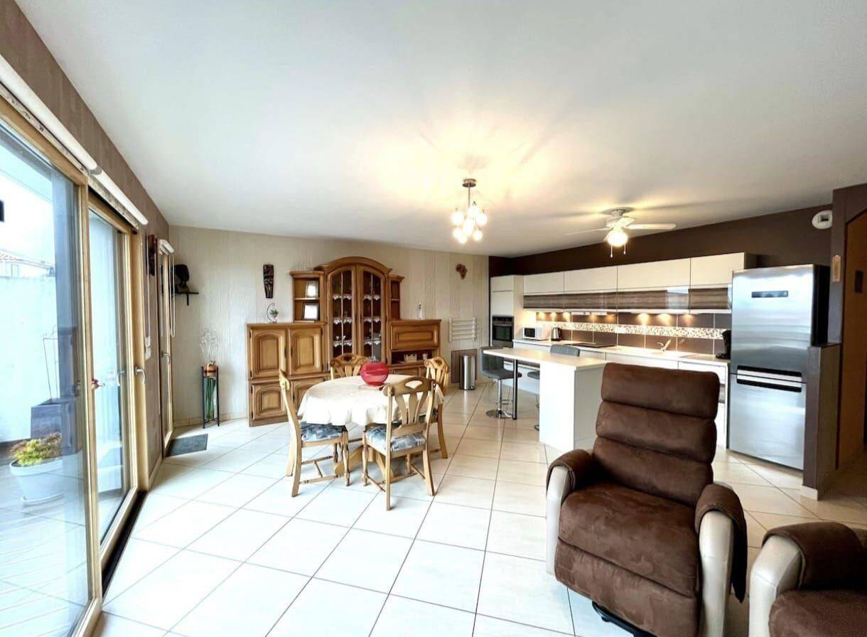 Appartement 3 pièces 70 m² · à Saint-Gilles-Croix-de-Vie · 70 m² · 800 €