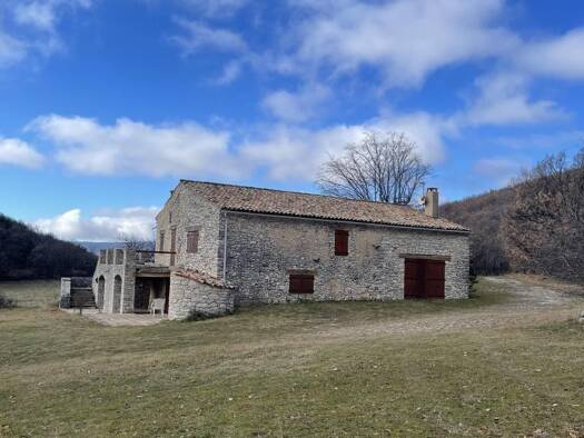 Maison à vendre 725 000 € 4 pièces 2 chambres 1 054 630 m² de terrain L'Hospitalet 04150