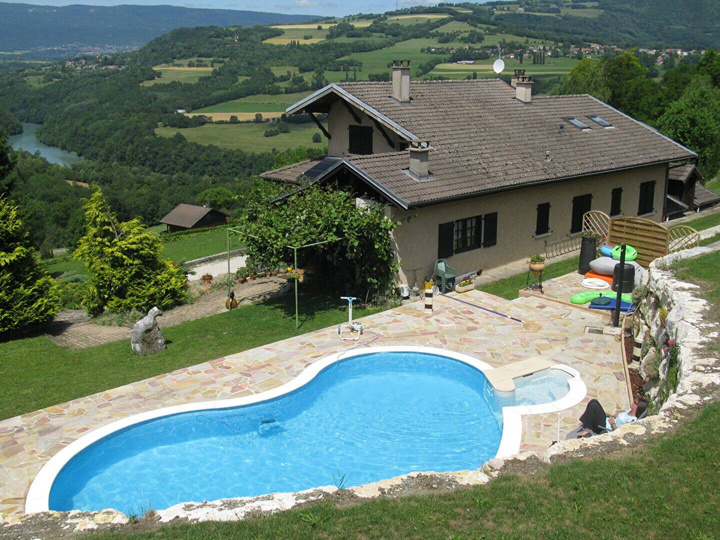 Maison 7 pièces 137 m² · à Clarafond-Arcine · 137 m² · 2 612 €/mois