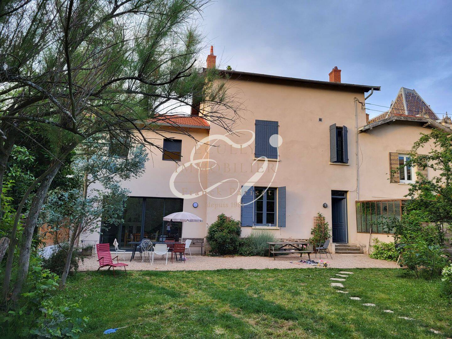 Maison 6 pièces 192 m² · à Écully · 192 m² · 2 840 €/mois