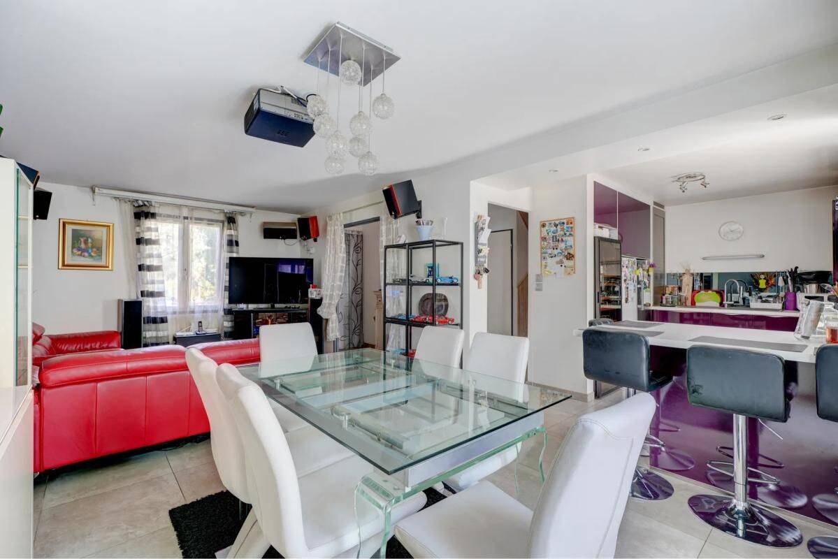 Maison 4 pièces 110 m² · à Vaulx-en-Velin · 110 m² · 348 000 €