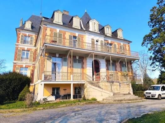 Maison de ville à vendre 1 399 000 € 40 pièces 2 000 m² 9 000 m² de terrain Secteur Industriel de l'Adour Bagnères-de-Bigorre 65200