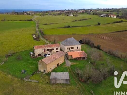 Mas à vendre 107 000 € 10 pièces 9 chambres 300 m² 3 486 m² de terrain Capdenac-Gare 12700