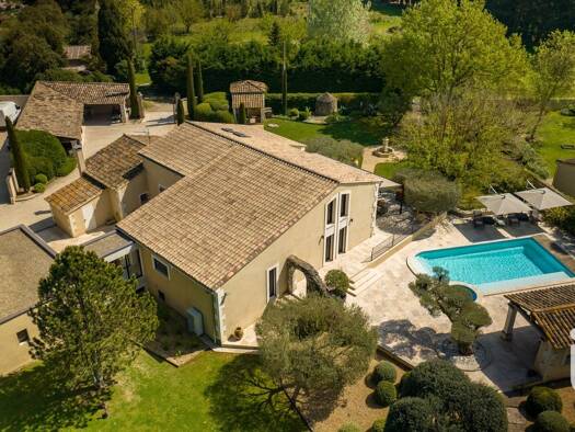 Maison à vendre 1 658 000 € 8 pièces 4 chambres 320 m² 4 310 m² de terrain Ouest Châteaurenard 13160