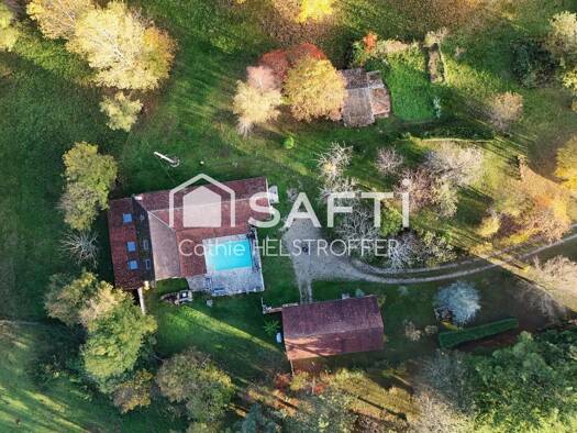 Maison à vendre 325 000 € 6 pièces 4 chambres 138 m² 7 978 m² de terrain Le Vigan 46300