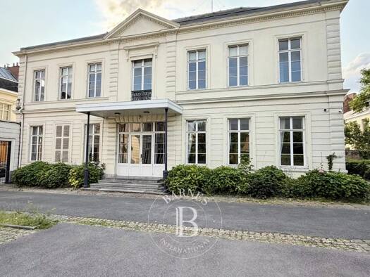 Hôtel particulier à vendre 2 370 500 € 20 pièces 6 chambres 700 m² Centre-Neuf Bourg-Quesnoy-Delsaux-Musée-Cannoniers-Gare Valenciennes 59300