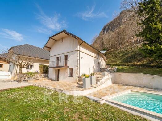 Maison à vendre 765 000 € 8 pièces 5 chambres 240 m² 2 841 m² de terrain Verel-Pragondran 73230