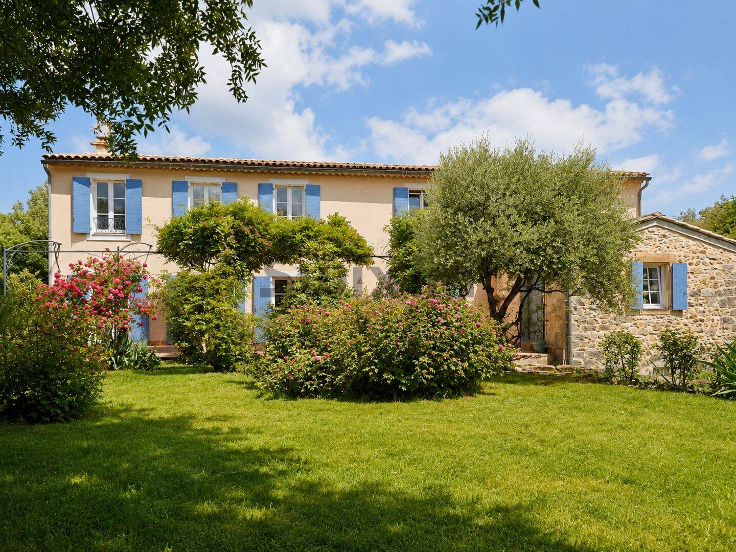 Maison 10 pièces 300 m² · à Vézénobres · 300 m² · 840 000 €