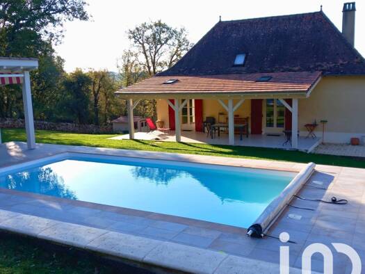 Maison à vendre 373 000 € 7 pièces 4 chambres 175 m² 2 780 m² de terrain Zone Rurale Figeac 46100