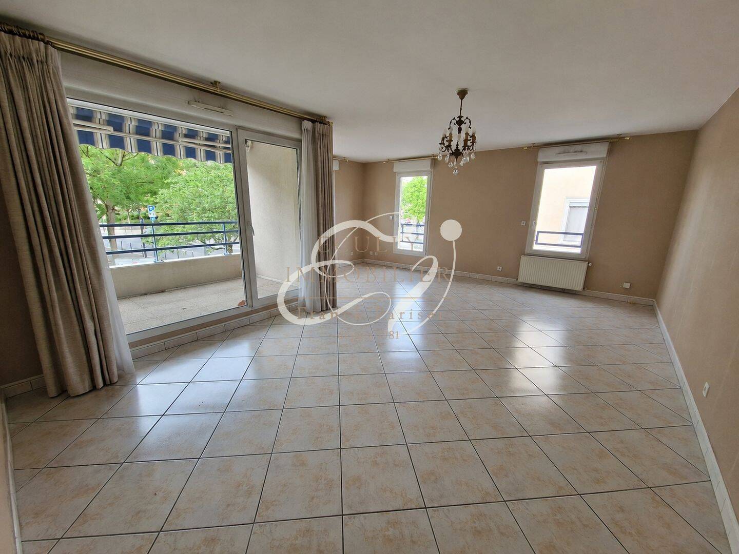 Appartement 5 pièces 112 m² · à Écully · 111,8 m² · 1 700 €/mois