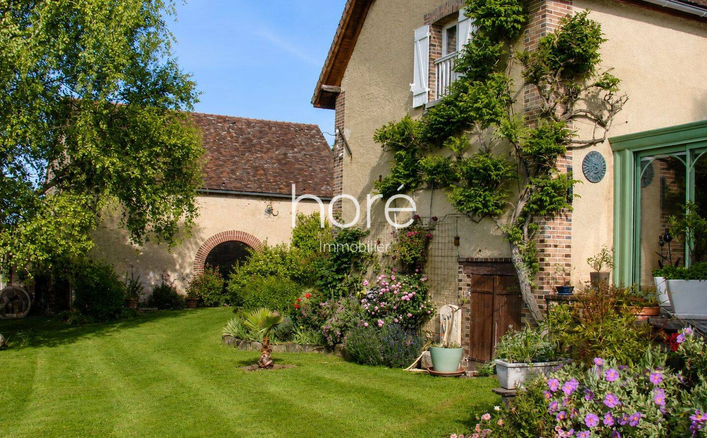 Maison 7 pièces 215 m² · à La Celle-Saint-Cyr · 215 m² · 335 000 €