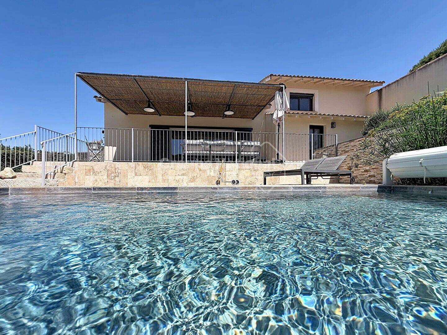 Maison 6 pièces 154 m² · à Mollégès · 154 m² · 645 000 €