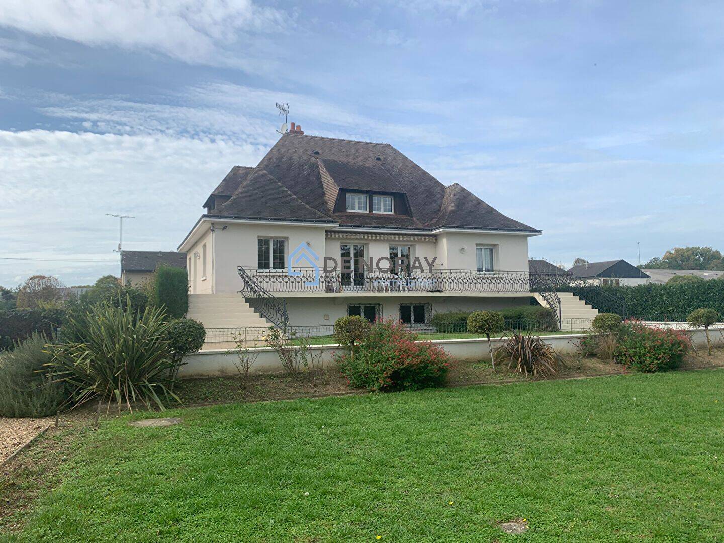 Maison 10 pièces 250 m² · à Nazelles-Négron · 250 m² · 565 000 €
