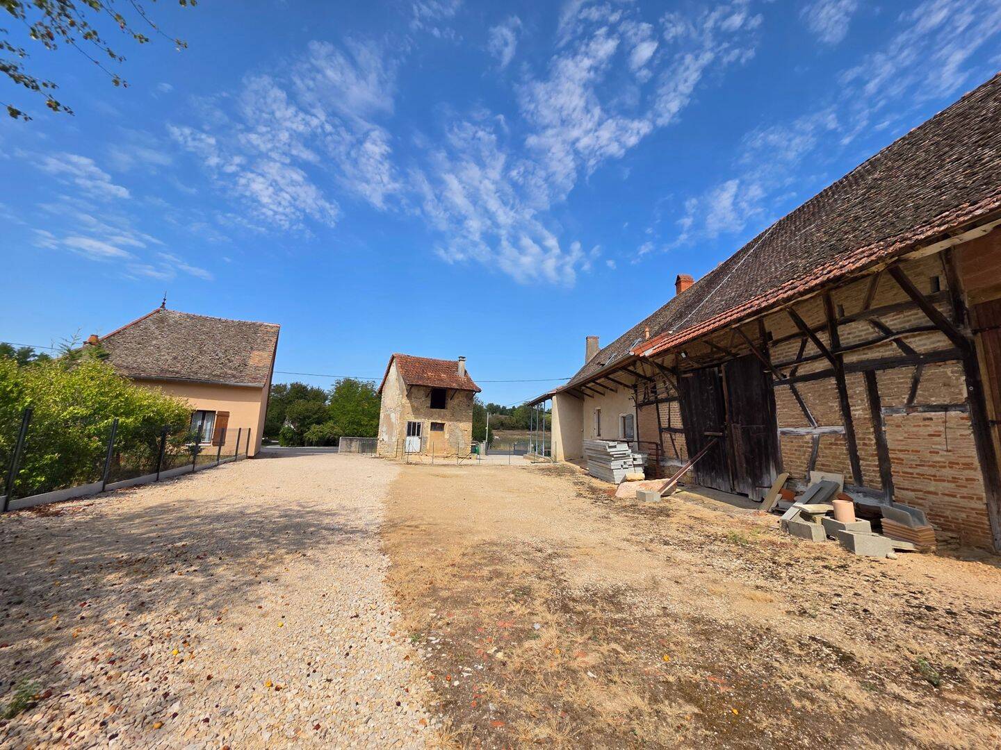 Maison 3 pièces 151 m² · à Simandre · 151 m² · 45 000 €